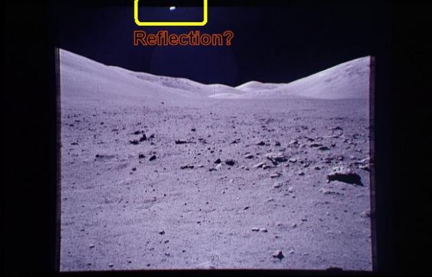 AS 17-146-22444 (context image) - Reflection?
Il commento è semplice: l'oggetto evidenziato dal Dr Barca è un "riflesso" o un qualcosa di "reale"?

L'immagine è ultra-compressa e quindi, come ben sapete, non valutabile in maniera definitiva ed adeguata poichè i photoartifacts che possono emergere a seguito della eccessiva compressione sono tanti e tutti molto ingannevoli.
Certo, se dovessimo giudicare comunque e solo sulla base di questo frame, non esiteremmo a dire che quanto si vede NON è un riflesso nè un artefatto fotografico.

Guardate anche Voi il successivo detail mgnf.
Parole chiave: Lunar Horizon - Possible Anomaly