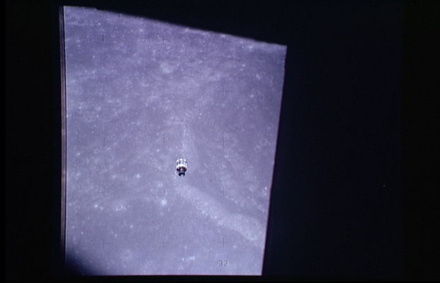 AS 17-147-22460 - Good-Bye America! (5)
Rev. 12, CSM America from LM Challanger; Firsov Crater, south wall.
Parole chiave: Undocking - CSM America - LM Challanger