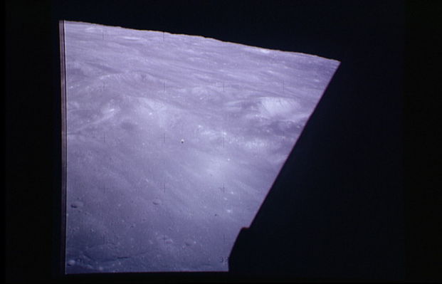 AS 17-147-22463 - Good-Bye America! (6)
Rev. 12, CSM America from LM Challanger; Pierce "C" Crater.
Parole chiave: Undocking - CSM America - LM Challanger