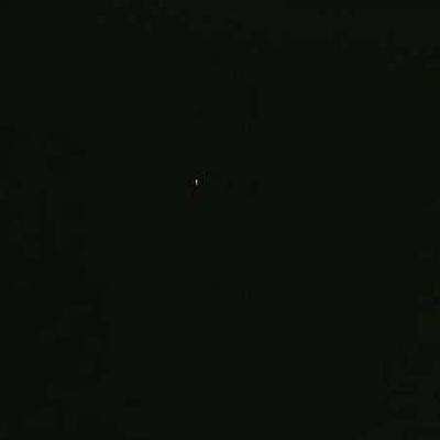 AS 17-147-22468 - CSM America or lift off from the Moon? (4)
Se occorreva un ulteriore ed ancora più convincente elemento di prova per giungere a dimostrare che, con ogni probabilità, gli astronauti hanno effettivamente visto e ripreso un "oggetto anomalo" il cui comportamento ne ha catturato l'attenzione (e che magari si è "sovrapposto" al CSM America mentre si allontanava), ecco che esso ci giunge in quest'ultimo frame. L'Astronauta che ha scattato la fotografia, infatti, ha smesso di riprendere l'Area di Landing ed ha deciso di seguire l'oggetto nella sua (crediamo rapida) ascesa: esso è ora un punto luminoso, ancora dalla forma vagamente allungata, che sta per perdersi nello spazio circostante la Luna. 
Di che cosa si tratta? Forse quest'oggetto fa parte di quella categoria di corpi che, alle volte, riusciamo a vedere anche da Terra - durante le osservazioni telescopiche della Luna - e che chiamiamo "fast-walkers" (ossìa i "veloci camminatori"). 
Che cosa siano e da dove (!) originariamente provengano, non lo sa (ancora) nessuno.
Parole chiave: Orbital Anomaly