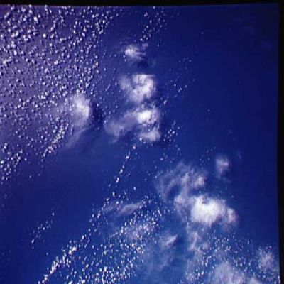 AS 06-02-876 - Earth
...fermati. Non c'è stata mai la "paura di non farcela". Anche gli Astronauti ed i Tecnici del Controllo Missione, entrambi degli autentici pionieri, non avevano paura di accollarsi - con entusiasmo e sprezzo del pericolo - rischi davvero molto elevati, ma andavano avanti. 
I risultati, come era ovvio che fosse, sono poi arrivati. Oggi, che i mezzi a disposizione sono molto più sofisticati e tutto potrebbe essere più semplice, riusciamo a malapena a far decollare ed atterrare una specie di incrocio mal...
Parole chiave: Earth from Space