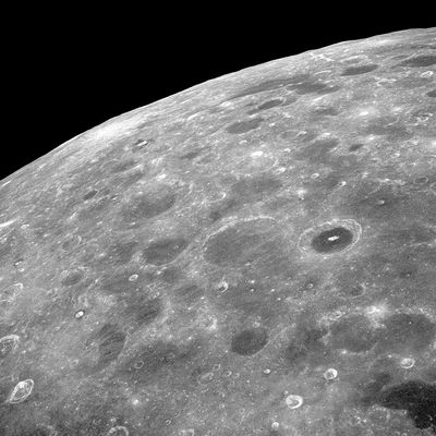 AS 08-12-2192 - The "Far-Side" of the Moon...is not "too far"! (1)
nessun commento
Parole chiave: The Moon from orbit - Far-Side
