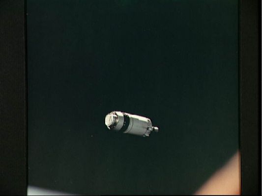 AS 08 - 10074960 (NASA Archives' Serial) - The "Third Stage" is floating away (3)
Parole chiave: Spacecrafts - Apollo 8