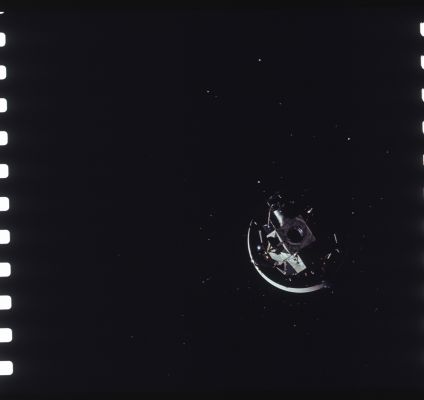 AS 12-50-7327 - The LM in its "Nest"
Parole chiave: Lunar Module