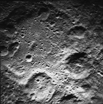 AS 15-M-R70-2366 - Curie Crater Cluster
Coord.: 22° South Lat. and 93° East Long
Lens Focal Length:  3"
Camera Tilt:  VERT 
Camera Altitude:  114 Km 
Sun Elevation (on local horizon):  20° 
Parole chiave: The Moon from orbit - Curie Crater