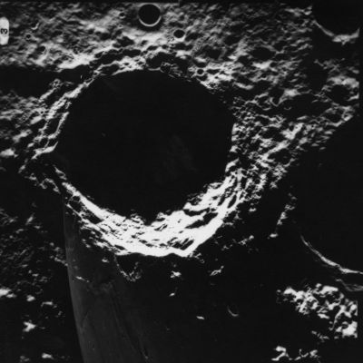AS 15-M-R71-2623 - Scaliger Crater
Coord.: 24,5° North Lat. and 68° West Long.
Lens Focal Length:  3"
Camera Tilt:  40° 
Camera Azimuth:  174 
Camera Altitude:  104 Km 
Sun Elevation (on local horizon):  - 1° 
Parole chiave: The Moon from orbit - Craters