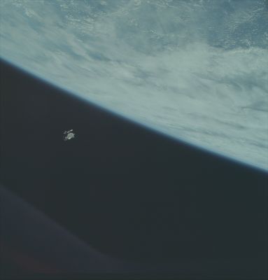AS 09-21-3254 - Earth and LM in the distance
Parole chiave: Earth and Lunar Module