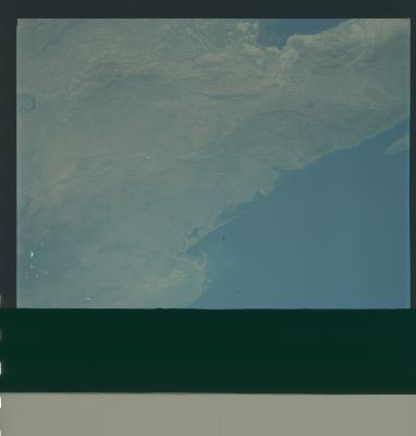 AS 09-22-3474 - A coast-line trough a mistaken picture
Parole chiave: The Earth from orbit