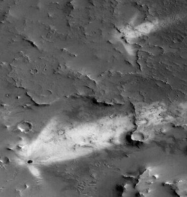 Windstreaks inside Becquerel Crater (Original NASA/MGS/MSSS b/w Frame)
nessun commento
Parole chiave: Mars from orbit - Aeolian Features - Windstreaks
