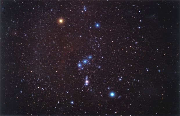 Bellatrix, Betelgeuse and Orion
"...Estque Dei sedes, nisi Terra et Pontus et Aer et Caelum et Virtus? Superos quid quaerimus ultra? 
Iuppiter est, quodcumque vides, quodcumque moveris..."

(Lucano)

"...Dov'è la dimora di Dio se non nella Terra, nel Mare, nell'Aria, nel Cielo e nella Virtù? Che cosa dovremmo cercare di ancora più grande? 
Dio è tutto quello che vedi (intorno a te); Dio è tutto ciò che si muove (in questo Universo)..."
Parole chiave: Single Stars and Constellations