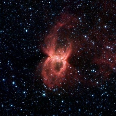 The "Black Widow" Nebula
"...Lo spettacolo che gli si offriva da lassù era incredibilmente bello: una vasta pianura, dall'aspetto ancora evanescente a causa della bruma che il calore del sole stava dissolvendo, apriva la scena. 
A seguire, un dolcissimo corpo collinoso che, degradando lentamente, portava a posare lo sguardo su un enorme tavolato azzurro e luccicante più del Cielo.
Il desiderio di spiccare un salto che lo portasse  a poggiare i piedi su quelle terre  per un istante tentò la sua mente al punto da rivolgere, quasi d'istinto, nuovamente lo sguardo verso quegli uccelli che, veleggiando sopra ed intorno a lui, sembravano invitarlo ad unirsi a loro. Si spogliò e si avvicinò al ciglio dello strapiombo che si apriva sotto di lui e con lenti movimenti delle braccia cominciò ad imitarne il loro volo in una mistica trasfigurazione di gesti e di sensi..."

Giuseppe Spina - "La Scalata"
Parole chiave: From Space Images - SST