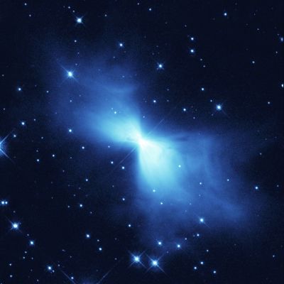 Boomerang Nebula in Centaurus
"...Sappiamo che, da un lato, esistono Popoli senza Memoria Storica e, dunque (ed in un certo senso...), senza un passato, ma con un valido presente fra le mani ed un solido e luminoso futuro all'orizzonte. 
Da un altro lato, invece, esistono altri Popoli che questa Memoria Storica la posseggono e se la tengono ben stretta. 
Però questi Popoli, molto spesso (alla Storia non fa certo difetto l'ironia...), si ritrovano con un misero presente addosso ed un buio futuro ad attenderli, neppure troppo in là negli anni.
Terribile, vero?!?..."

P.C. Floegers - "Conversations"
Parole chiave: Hubble Images