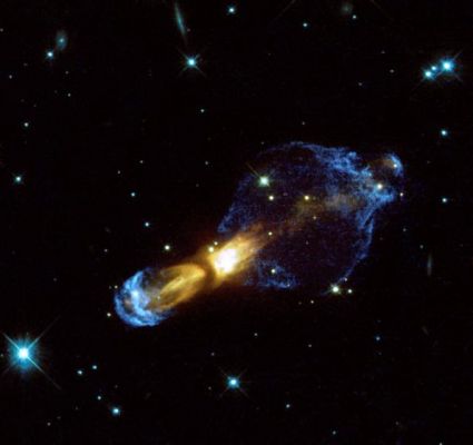 The "Calabash Nebula" (also known as "The Rotten Egg Nebula")
"...Esistono dei momenti in cui  bisognerebbe dimostrare di avere un briciolo - almeno un briciolo - di dignità, e tacere: per rispetto verso gli altri e verso se stessi. Mi aspetto sempre, in circostanze drammatiche come quelle che stiamo vivendo, un bagliore di decenza e di coscienza, ma invano. Più scivoliamo verso la notte  e la distruzione, e più sento questi maiali riempirsi la bocca del dolore altrui..."

J.R. Neville - "Letters from the Front"
Parole chiave: Hubble Images