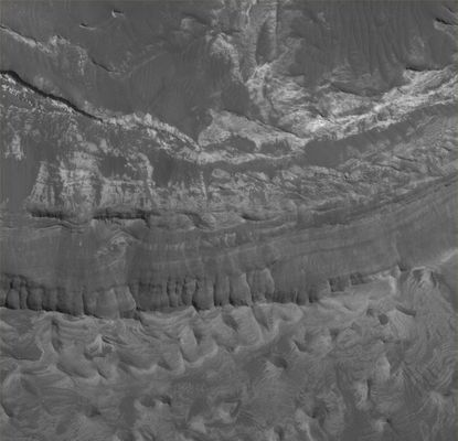 Features of Eos Chaos: High Slope (Original NASA/MGS/MSSS b/w Frame - 2)
Location near: 12,9° South Lat. and 49,5° West Long.  
Image width: ~3 Km (~1,9 mi)  
Illumination from: lower left  
Season: Southern Summer
Parole chiave: Mars from orbit - Chasmas - Eos Chasma