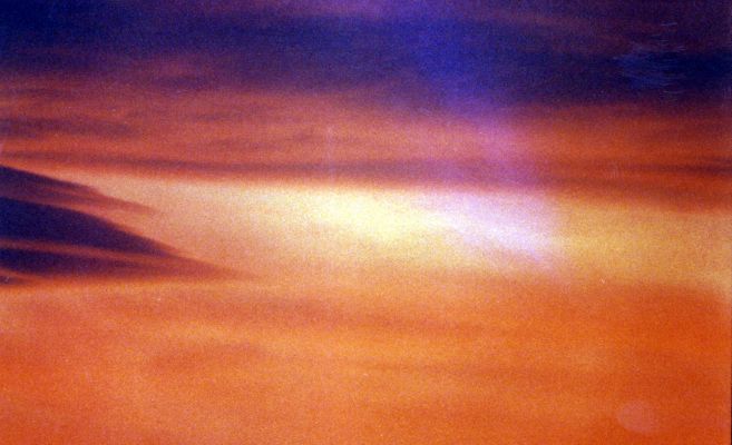 In the Sunset
"...Nessuno può negare, neppure nei momenti più terribili dell'esistenza,  che, dietro le nuvole, deve pur sempre esserci il Sole..."
Parole chiave: The Universe Inside