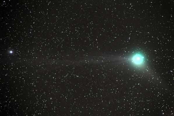 Comet Machholz
Da "NASA - Picture of the Day" del 5 Gennaio 2005:"Good views of Comet Machholz are in store for northern hemisphere comet watchers in January. Now making its closest approach to planet Earth, the comet will pass near the lovely Pleiades star cluster on January 7th and the double star cluster in Perseus on January 27th as Machholz moves relatively quickly through the evening sky. Currently just visible to the unaided eye from dark locations, the comet should be an easy target in binoculars or a small telescope. In fact, this telephoto time exposure from January 1, shows Comet Machholz sporting two lovely tails in skies over Colorado, USA. Extending to the left, strands of the comet's ion or gas tail are readily affected by the solar breeze and point away from the Sun. Dust, which tends to trail along the comet's orbit, forms the tail jutting down and to the right".
Parole chiave: Comets: images from Earth