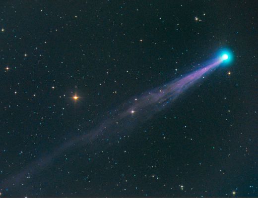 Comet "SWAN"
Da "NASA - Picture of the Day" del 4 Ottobre 2006:"A newly discovered comet has brightened enough to be visible this week with binoculars. The picturesque comet is already becoming a favored target for northern sky imagers. Pictured above just last week, Comet SWAN showed a bright blue-green coma and an impressive tail. Comet C/2006 M4 (SWAN) was discovered in June in public images from the Solar Wind Anisotropies (SWAN) instrument of NASA and ESA's Sun-orbiting SOHO spacecraft. Comet SWAN, near magnitude six, will be visible with binoculars in the North-Eastern sky not far from the Big Dipper over the next few days before dawn. The comet is expected to reach its peak brightness this week. Passing its closest to the Sun two days ago, Comet SWAN and will be at its closest to the Earth toward the end of this month. Comet SWAN's unusual orbit appears to be hyperbolic, meaning that it will likely go off into interstellar space, never to return".
Parole chiave: Comet Swan