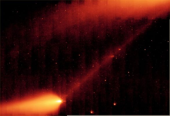Comet Schwassmann-Wachmann 3: the whole "crumbling" Comet (2)
nessun commento
Parole chiave: From Space Images - SST