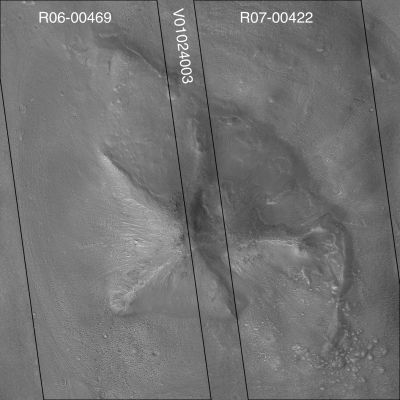 The D&M Pyramid (Original NASA/MGS/MSSS b/w Frame)
Caption NASA originale:"The mosaics shows a Cydonia landform popularly known as the "D&M Pyramid." It is located near 40.7°N, 9.6°W. Although it is not really shaped like a pyramid, the Cydonia landform is 1 of thousands of massifs, buttes, mesas, knobs and blocks that mark the transition from the far northwestern Arabia Terra cratered highlands down to the northeastern Acidalia Planitia lowlands. Each block, whether shaped like a face, a pyramid, or simply a mesa, massif or knob, is a remnant of the bedrock of northeastern Arabia that was left behind as erosion slowly degraded the terrain along this zone between the highlands and the lowlands. A few outcroppings of layers in this ancient bedrock can be seen in the mosaic of the pyramid-like landform shown here; much of the landform is covered with eroded mantling material that was deposited long after this highlands remnant became an isolated feature in Cydonia".
Lunar Explorer, questa volta, concorda pienamente con quanto riportato nella caption NASA.
Parole chiave: Mars from orbit - Controversial Features - The "D&M" Pyramid