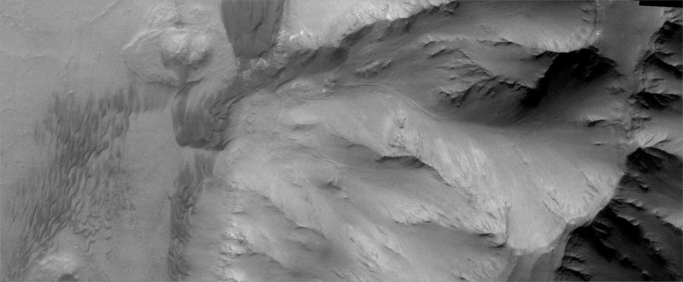 Features of Coprates Chasma (Original NASA/2001 Mars Odyssey Orbiter b/w Frame) 
Image information: VIS instrument;
Latitude: - 14,8° North;
Longitude: 304,3° East;
Resolution: 17 meter/pixel. 


Parole chiave: Mars from orbit - Coprates Chasma Region