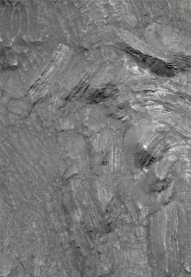 Layered Rocky Outcrops (Original NASA/MGS/MSSS b/w Frame)
Caption NASA originale:"This MGS-MOC image shows light-toned, layered rock outcrops in the central pit of an impact crater in the Thaumasia Planum Region of Mars. The outcrops were tilted and broken-up by the extreme energy of the impact that formed the crater in which they occur. These are layers of rock that were brought up by the impact from horizontal beds that lie below the floor of the crater".

Location near: 21,7° South Lat. and 69,4° West Long.
Image width: ~3 Km (~1,9 mi)  
Illumination from: upper left  
Season: Southern Summer

Nota: difficile pensare, per spiegare i rilievi catturati in questo frame, ad una costruzione logica più improbabile di quella proposta dalla NASA...
Parole chiave: Mars from orbit - Craters - Unnamed Crater with Central Pits and Rocky Outcrops