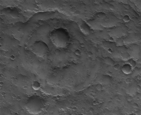 Buried Crater in Terra Sabaea (Original NASA/MGS/MSSS b/w Frame)
Caption originale:"This MGS-MOC image shows a 1,5 mt (~5 feet) per pixel view of a subdued circular feature which is probably an ancient Impact Crater that was buried and only partially exhumed (a common occurrence on Mars)".

Location near: 21,9° South Lat. and 338,6° West Long.
Image width: ~3 Km (~1,9 mi) 
Illumination from: upper left 
Season: Southern Summer

Parole chiave: Mars from orbit - Craters - Unmnamed Buried Crater