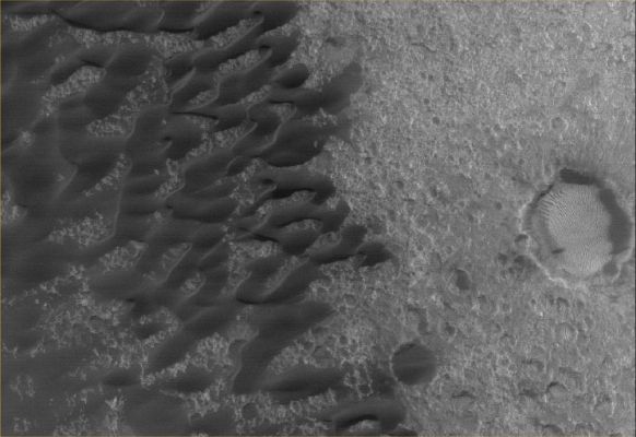 Unnamed Crater and Dunes in Terra Tyrrhena (Original NASA/MGS/MSSS b/w Frame)
Caption originale:"This MGS-MOC image shows a portion of a Field of Dark Sand Dunes superposed on the light-toned Floor of an Unnamed Crater located in Eastern Tyrrhena Terra. The orientation of the Dunes — with the steep faces toward the South (right) — suggests that winds generally blew from North to South at the time the dunes were formed".

Location near: 14,6° South Lat and 262,3° West Long.
Image width: ~3 Km (~1,9 mi)  
Illumination from: lower left  
Season: Southern Summer

Nota: la caption originale, come spesso sta accadendo, esprimendosi sulla direzione dei venti che avrebbero scolpito le dune della Terra Tirrena è - scusateci - così stupida che meriterebbe la censura (faremmo solo un favore alla NASA). Tuttavia, dato che il servizio che noi cerchiamo di rendere vuole coprire anche alcuni lati "curiosi" (sic!) della Divulgazione Scientifica, abbiamo pensato di lasciare il commentino ufficiale integro, così che qualsiasi Lettore, leggendolo, possa rendersi conto di che cosa significa "parlare (rectius: scrivere) quando non si ha proprio nulla da dire (scrivere)".
Parole chiave: Mars from orbit - Black Dunes in Tyrrhena Terra