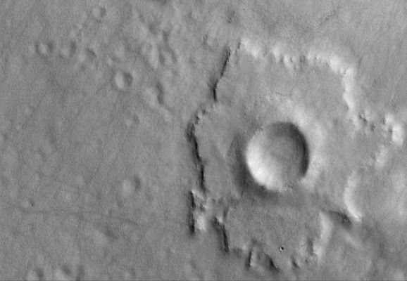 Unnamed Pedestal Crater in Promethei Terra (Original NASA/MGS/MSSS b/w Frame)
Caption NASA originale:"This MGS-MOC image shows a Pedestal Crater in the Promethei Terra Region. The Ejecta from an impact crater is usually rocky. The rocks in the Ejecta help shield the Terrain beneath the Ejecta from being eroded away by Wind. Thus, over time, some Craters appear to be raised on Pedestals defined by their Ejecta Blankets, because Wind has stripped away tons and tons of surrounding material".

Location near: 65,4° South Lat. and 264,7° West Long.
Image width: ~3 Km (~1,9 mi)  
Illumination from: upper left  
Season: Southern Autumn

Nota: un altro (relativamente) famoso cratere con (o su) piedistallo si trova su Venere ed è conosciuto con il nome di Cratere Adivar.
Parole chiave: Mars from orbit - Craters - Unnamed Pedestal Crater in Promethei Terra