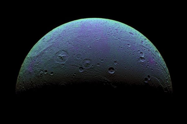 Dione's faulted surface (HR - enhanced colors)
Caption originale:"(...) To create this enhanced-color view, ultraviolet, green and infrared images were combined into a single black and white picture that isolates and maps regional color differences. This "color map" was then superposed over a clear-filter image. 
The origin of the color differences is not yet understood, but may be caused by subtle differences in the surface composition or the sizes of grains making up the icy soil. 

Even this view looks toward the Leading Hemisphere on Dione. North is up and rotated 20° to the right. 
All the images were acquired with the Cassini spacecraft narrow-angle camera on Dec. 24, 2005 at a distance of approximately 151.000 Km(about 94.000 miles) from Dione and at a phase angle of 99°. 
Image scale is approx. 896 mt (about 2.940 feet) per pixel".
Parole chiave: Saturn's Moons - Dione