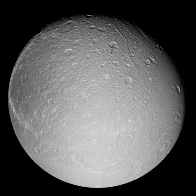 Dione (full view - natural colors)
Noi siamo d'accordo sul fatto che Scienza e Tecnica (in questo campo specifico) si debbano costruire su basi "matematiche" (o, se preferite, su "elementi fattuali esatti ed incontrovertibili"); ciò su cui NON siamo d'accordo, però, è quella tendenza (ormai diffusa e radicata in tutti gli ambienti Scientifici, a cominciare dalle Università) che vuole costruire TUTTA la Scienza e la Tecnica su basi ESCLUSIVAMENTE matematiche (nel senso anzidetto). La Scienza, infatti, non può prescindere - per essere di vero aiuto all'Uomo - dall'Umanesimo. E dire Umanesimo non significa dire (solo) Letteratura. Umanesimo è "tutto ciò che fa parte dell'Uomo e che contribuisce al suo crescere ed al suo evolversi", secondo noi. Dunque l'Umanesimo comprende anche la Scienza (e la Tecnica), ma NON viceversa. Costruire Scienziati su basi esclusivamente matematiche, quindi, vuol dire - a nostro modesto parere - costruire degli 'Scienziati Incompleti'. Il che vuol anche dire formare degli 'Uomini Incompleti', con tutto ciò che segue.
Parole chiave: Saturn's Moons - Dione