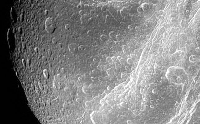 The "White (and Bright) Cliffs" of Dione (detail mgnf n. 3)
nessun commento
Parole chiave: Saturn's Moons - Dione