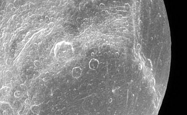 The "White (and Bright) Cliffs" of Dione (detail mgnf n. 4)
nessun commento
Parole chiave: Saturn's Moons - Dione