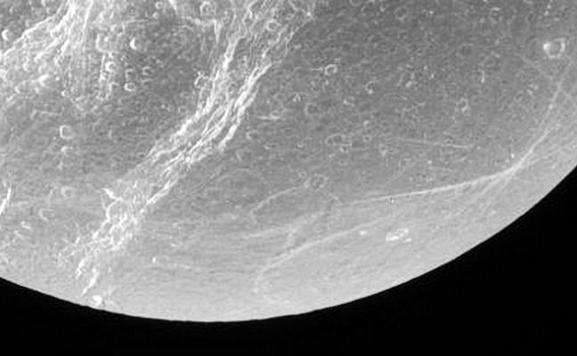 The "White (and Bright) Cliffs" of Dione (detail mgnf n. 5)
nessun commento
Parole chiave: Saturn's Moons - Dione