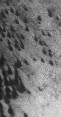 Dark Dunes on Brashear Crater's Floor (Original NASA/MGS/MSSS b/w Frame)
Original caption:"This MGS-MOC image shows a field of Dark Sand Dunes on the North/Western side of the Floor of Brashear Crater. The Dunes formed largely from Winds that blew from the South-East (lower right)".

Location near: 253,7° South Lat. and 119,4° West Long.
Image width: ~3 Km (~1,9 mi) 
Illumination from: upper left 
Season: Southern Summer
Parole chiave: Mars from orbit - Craters - Brashear Crater
