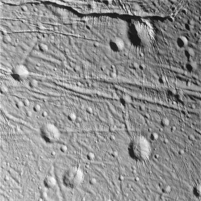 Cracks on Enceladus (and possible Anomaly)
Caption NASA originale:"During its very close flyby of Enceladus on March 9, 2005, Cassini took HR images of the icy moon that are helping scientists interpret the complex topography of this intriguing little world. This scene is an icy landscape that has been scored by tectonic forces. Many of the craters in this terrain have been heavily modified, such as the 10-Km-wide crater near the upper right that has prominent North-South fracturing along its northeastern slope".
Nota: è fortemente probabile che proprio al termine della frattura che taglia il frame nel suo margine superiore (Dx di chi guarda) vi sia una sorta di monolito (o comunque una struttura simile ad un pilastro) ad ore 1 del piccolo cratere che "chiude" il crepaccio (si nota, oltre all'ombra del bordo nord del cratere, anche l'ombra - MOLTO lunga! - di questo curioso rilievo). 
Scherzo della prospettiva o un "nuovo monolito" (dopo le Lunar Spires - o Cuspidi di Blair - ed il Monolito di Phobos)?
Parole chiave: Saturn's Moons - Enceladus (controversial image)