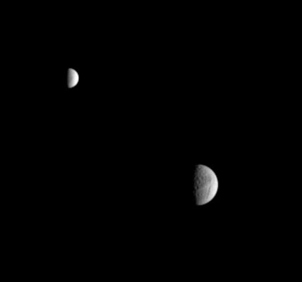 Enceladus and Tethys
Caption NASA originale:"In this unusual view, Cassini captured two icy moons of Saturn, Tethys and Enceladus, in a single narrow-angle frame. Little detail is visible on the surface of bright Enceladus, but battered Tethys shows many craters and the huge canyon system, Ithaca Chasma. Tethys has a diameter of 1.071 Km (approx. 665 miles) across, while Enceladus is 505 Km (approx. 314 miles) across. 
The image was taken in visible light with the Cassini spacecraft narrow-angle camera on Jan. 29, 2005, at a distance of approx. 3,7 MKM (approx. 2,3 MMs) from Tethys and 3,5 MKM (approx. 2,2 MMs) from Enceladus. Resolution in the original image was 22 Km (approx. 14 miles) per pixel on Tethys and 21 Km (approx. 13 miles) per pixel on Enceladus. The image has been contrast-enhanced and magnified by a factor of two to aid visibility".
Parole chiave: Saturn's Moons - Enceladus and Tethys