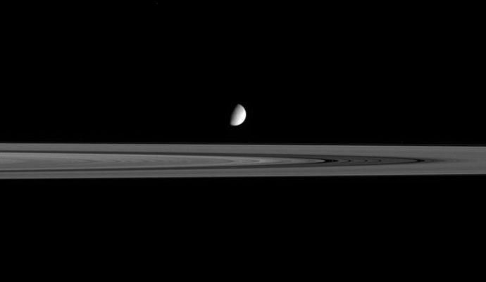 Enceladus over the B-Ring
Original caption:"The moon Enceladus seems to hover above the outer reaches of Saturn's B-Ring. Below and to the right of Enceladus, four faint bands lie in the center of the dark Cassini Division. 
Recently, scientists have speculated that the particles that make up the dense B and A-Rings might be more like fluffy snowballs than hard ice cubes. The conclusion is based on temperature data obtained by the Cassini spacecraft. 
Enceladus' diameter is about 505 Km (such as approx. 314 miles). The icy moon is on the near side of the Rings in this view. 

This image was taken in visible light with the Cassini spacecraft narrow-angle camera on Sept. 15, 2005, at a distance of approx. 2,3 MKM (1,4 MMs) from Enceladus. 
The image scale is 14 Km (approx. 9 miles) per pixel on Enceladus".
Parole chiave: Saturn's Moons - Enceladus