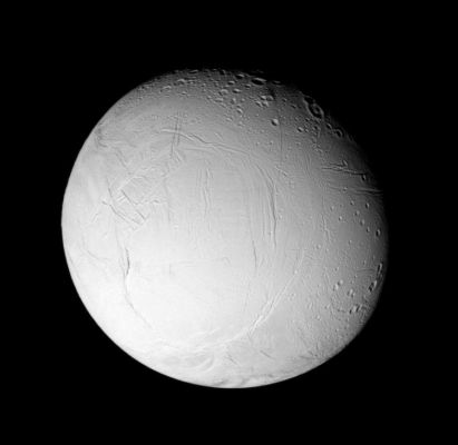 Enceladus: a VERY active moon... (2)
Wrinkles and cracks have reworked the surface of Enceladus, perhaps due to the influence of tidal stresses. The monochrome view also makes it clear that certain geological provinces on the moon have been altered by the activity, erasing ancient craters, while other places have retained much of the cratering record. 
The terrain seen here is on the Trailing Hemisphere of Enceladus; North is up. 
This image was taken using a near infrared spectral filter sensitive to wavelengths of light centered at 752 nnmts. The view was obtained using the Cassini spacecraft narrow-angle camera on Jan. 17, 2006 at a distance of approx. 153.000 Km (about 95.000 miles) from Enceladus and at a phase angle of 29°. Image scale is about 912 mt (such as approx. 2.994 feet) per pixel. 

Nota: i 4 Giganti Gassosi (Giove, Saturno, Urano e Nettuno) sono mondi circondati da tante lune, alcune delle quali ancora geologicamente attive, a dispetto delle loro dimensioni e della enorme - e via-via crescente - distanza di questi Sistemi dal Sole. Pensate, p.e., ad Io ed Europa (per Giove); a Titano ed Encelado (per Saturno) ed infine ad Ariel (per Urano) e Tritone (per Nettuno). I piccoli mondi rocciosi, invece, hanno poche lune (o nessuna, come Venere e Mercurio) e queste lune NON sembrano - il dubitativo è d'obbligo - essere geologicamente attive. Il caso del Sistema Multiplo di Plutone va trattato a parte. Tutto ciò premesso, che cosa si può dedurre? Forse che la "Gioventù Geologica" di una piccolo pianeta roccioso (una "luna") dipende anche dalle caratteristiche del suo "Mondo Madre"? I 4 Giganti Gassosi emettono enormi quantitativi di radiazioni e posseggono caratteristiche tali da farli rassomigliare, ora più ed ora meno, a piccole "stelle mancate": questa circostanza potrebbe avere un peso?
Parole chiave: Saturn's Moons - Enceladus