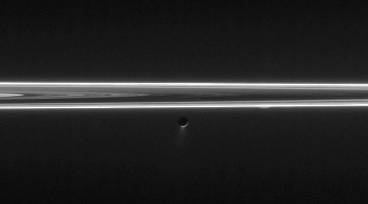 The "Sprayer" under the Rings
Caption originale:"Enceladus blasts its icy spray into space in this unlit-side Ring view that also features a tiny sliver of Rhea. 
The South Polar Region of Rhea (dim.: 1.528 Km, or about 949 miles across) peeks out from beneath the Rings to the right of Enceladus (dim.: 505 Km, or about 314 miles across). 

The image was taken in visible light with the Cassini spacecraft narrow-angle camera on June 9, 2006 at a distance of approx. 3,9 MKM (about 2,4 MMs) from Enceladus and 4,6 MKM (such as about 2,9 MMs) from Rhea. The Sun-Enceladus-spacecraft, or phase, angle is 161°. Image scale is about 23 Km (approx. 14 miles) per pixel on Enceladus".
Parole chiave: Saturn's Moons - Enceladus and Rhea