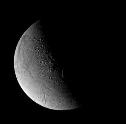 Crescent Enceladus
Caption NASA originale:"A world whose mysteries are just coming to light, Enceladus has enchanted scientists and non-scientists alike. With its potential for near-surface liquid water, the icy moon may be the latest addition to the list of possible abodes for life (!). 
The view was acquired about two-and-a-half hours after PIA08280, during one of the many encounters with Enceladus. 

The image was taken using a combination of spectral filters sensitive to wavelengths of polarized ultraviolet light. The Cassini spacecraft narrow-angle camera acquired the view on Sept. 9, 2006 at a distance of approx. 141.000 Km (about 87.000 miles) from Enceladus and at a Sun-Enceladus-spacecraft, or phase, angle of 96°. 
Image scale is roughly 850 mt (about 0,5 mile) per pixel".
Parole chiave: Saturn's Moons - Enceladus