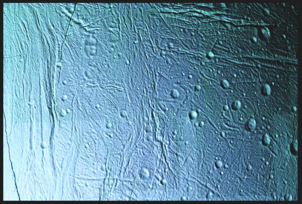 Canyonland (HR)
Fine topographic detail and color variations are revealed in this 11-image, false color mosaic taken during Cassini's 2nd close flyby of Saturn's moon Enceladus, on March 9, 2005. 
This mosaic, a HR cropped section of the full-disk mosaic available in Fractured World, shows the center of the anti-Saturnian Hemisphere of Enceladus -- such as the side of Enceladus that always faces away from Saturn. The left portion of the mosaic is dominated by Diyar Planitia.  
Parole chiave: Saturn's Moons - Enceladus