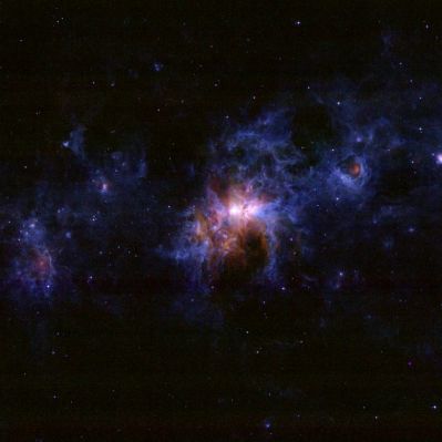 Eta Carinae
"...Black Hole: una stella collassata, per alcuni; un'anomalia del Cosmo, per altri. Una simpatica definizione diceva che il Buco Nero è una sorta di "Aspirapolvere Cosmico", capace di risucchiare ogni genere di corpo fisico al suo interno, incluso ciò che noi chiamiamo "Tempo". Nel complesso di definizioni, comunque - e nella loro diversità - è sempre emerso un punto comune, che è questo: NULLA, una volta afferrato, può sfuggire al Black Hole. 
Ebbene io credo, con ciò creando un paradosso, che se un uomo venisse catturato da uno di questi oggetti, qualcosa potrebbe comunque riuscire a scappare all'immensa attrazione di un siffatto "Aspirapolvere Cosmico". 
Cosa?
Ma è semplicissimo: esso non potrebbe mai trattenere un qualsiasi "pensiero" proveniente da questo ipotetico uomo, prigioniero del suo eterno ed invincibile abbraccio gravitazionale..."

P.C. Floegers - "In the Paradox"
Parole chiave: From Space Images