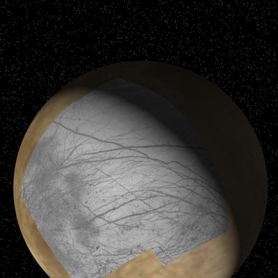 Beautiful Europa...
This global view of Europa shows the location of a four-frame mosaic of images taken by NASA's Galileo spacecraft, set into low-resolution data obtained by the Voyager spacecraft in 1979. Putting new data into its surrounding context is a technique that allows scientists to better understand features observed on planetary surfaces. The Galileo spacecraft obtained these images during its first orbit of Jupiter at a distance of about 156.000 km (such approx. 96.300 miles) on June 27, 1996. The finest details that can discerned in this picture are about 1,6 Km (1 mile) across. North is to the top.
Parole chiave: Jupiter Moons - Europa