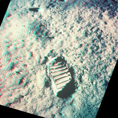 The 10000th Image for LunExIt: First Dream
Con questa immagine, scelta fra le 97 che abbiamo ricevuto, celebriamo la pubblicazione dei primi 10000 frames sul nostro Sito. Lunar Explorer Italia ringrazia, tramite il Presidente, lo Staff, i Collaboratori Interni, quelli Esterni ed i Soci Attivi, tutti coloro che hanno dato, danno e daranno il loro contributo per fare della nostra Fondazione un Punto di Riferimento, un domani, per coloro che cercano, investigano, si pongono domande e cercano, con onestà e pragmatismo, ma senza porre limiti alla propria mente, di vedere che cosa si nasconde "Oltre il Buio della Notte" (e così citiamo una splendida - e datata! - novella di Arthur C. Clarke che, a nostro avviso, costituisce una pietra miliare nel panorama della Science-Fiction di alto livello).

L'immagine First Dream ci è stata mandata da Gianluigi & Paola Barca, che ringraziamo di cuore.
Uno speciale ringraziamento anche ai nostri Amici "più presenti", e cioè il Dr Alessio Feltri, Lorenzo Leone, Matteo Fagone, Massimo Granzo, il Dr Alessandro Pullini, Fabio Italiano, il Dr Gino Sartarelli e tanti altri che, pur se non citati in questa sede, sono comunque nei nostri cuori e nei nostri pensieri.

Grazie a TUTTI!

Lunar Explorer Italia
Parole chiave: The Universe Inside