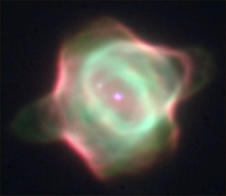 Henize (Hen) 1357 - The "StingRay Nebula"
"...Quum olla male fervet, amici de medio..."

(Petronio)

"...Quando la pentola bolle male (ossìa "quando le cose incominciano a complicarsi o ad andare in rovina"), gli amici se la danno a gambe..."

Nota: questo motto deriva da un antico proverbio Greco che, in Latino, recita:"Fervet olla, vivit Amicitia" e cioè "l'Amicizia vive sinchè la pentola bolle - e cioè sinchè le cose vanno bene -")
Parole chiave: Hubble Images