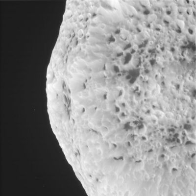 Hyperion (8)
La distanza si accorcia, anche se non di molto: siamo a circa 31.000 Km da Hyperion. Non molto da dire per quanto attiene questo frame il quale è molto simile al precedente.
Parole chiave: Saturn's Moons - Hyperion