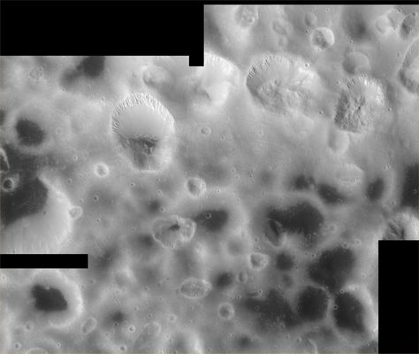 Hyperion's unusual craters (3) - HR
Un piccolo applauso a Lunar Explorer Italia la quale, con due giorni e mezzo di anticipo sulla NASA (Commenti Ufficiali), è riuscita ad individuare ed estrapolare, dall'analisi dei "raw frames Cassini" - usando gli occhi dei Ricercatori e qualche altro mezzo informatico davvero "povero"... - le tematiche di maggiore interesse che riguardano questa piccola Luna Saturniana e che la NASA stessa ha, come avete letto nelle note di commento - "original caption" - ai due frames precedenti, enfaticamente portato all'attenzione dei Lettori.

Un "Bravo" a Lunar Explorer Italia quindi (...che ogni tanto lo meritiamo davvero...).
Parole chiave: Saturn's Moons - Hyperion