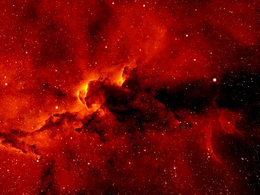 IC 1396 in H-Alpha
"...la trasmissione dei Valori - ossìa quei Beni Intangibili che consentono all'uomo di appartenere, a pieno titolo, al Genere Umano - non compete, in questi anni, a coloro che li posseggono. 
L'onere di trasmettere, oggi, è rimesso ai Comunicatori i quali possono essere degli individui ma, di regola, non lo sono. O meglio: lo sono, ma devono accedere ad un Network. 
I Network della Comunicazione sono svariati: in primis ci sono televisione, radio e giornali e poi - lontani - scuola e famiglia. Essi sono tutti costruiti sui principii della Mutua Esclusività e della Prevalenza del Maggiore sul Minore. Ciò vuol dire che lo stesso concetto, se espresso in forma diversa, per esempio, da televisione, radio e famiglia, non potrà MAI essere ricondotto ad unità e la versione di esso che verrà accettata alla fine, persistendo una discrepanza, sarà - quasi certamente - quella espressa dalla televisione.

Non mi credete, vero? 
Lo so: infatti non sto usando la televisione...".

P.C. Floegers - "Conversations"
Parole chiave: From Earth Images