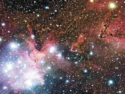 IC 1805
"...Dopo una tragedia, sia essa dovuta alla Natura o agli Uomini, ho notato che, quanto maggiore è lo strazio che ne deriva, tanto più numerose e rumorose sono le parole di coloro che inneggiano alla Bellezza della Vita, all'importanza che ha il preservarla ed alle - comunque infinite - meraviglie che Essa ci riserva. 
Io potrei essere anche d'accordo con costoro, ma non posso non notare che, in primo luogo, queste dichiarazioni - oltre ad essere del tutto banali e fuori luogo - non affievoliscono il dolore, anzi: lo rendono ancora più intenso ed insopportabile. 
In secondo luogo io credo che coloro che blaterano della Bellezza della Vita e di tutte le Sue qualità in queste infauste circostanze, si riferiscano alla Vita così come "potrebbe e dovrebbe essere"; certo non a come la Vita - effettivamente - "è".
In ogni caso questa laida ipocrisia non aiuta gli Uomini: in realtà essa si limita a renderli più soli..."

P.C. Floegers - "Conversations" 
Parole chiave: From Earth Images