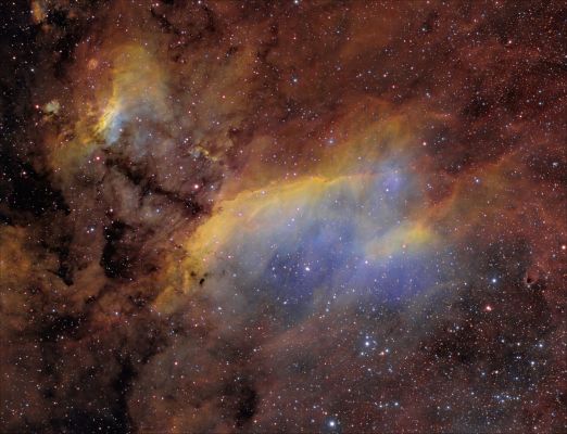 IC 4628 - Emission Nebula
"...Leggo dentro i tuoi occhi, 
Da quante volte vivi,
Dal taglio della bocca
Se sei disposto all'Odio o all'Indulgenza,
Nel tratto del tuo naso
Se sei orgoglioso, fiero oppure vile,
I drammi del tuo cuore
Li leggo nelle mani,
Nelle loro falangi,
Dispendio o tirchieria...

Vivere venti o quarant'anni in più 
E' uguale,
Difficile capire ciò che è giusto
E che l'Eterno non ha avuto inizio
Perchè la nostra Mente è Temporale
E il corpo vive giustamente
Solo questa Vita...

Ma se ti senti male
Rivolgiti al Signore,
Credimi, siamo niente:
Dei miseri ruscelli, senza fonte..."

F. Battiato - "Fisiognomica"
Parole chiave: From Earth Pictures - Professional Pictures